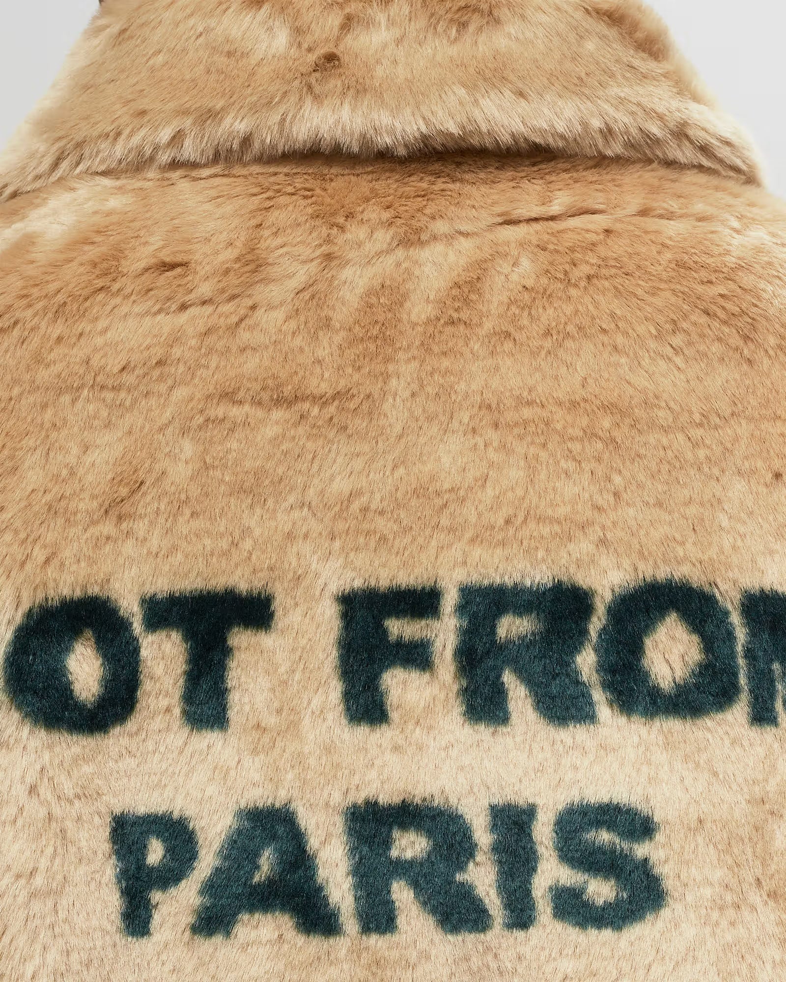 Drole de Monsieur Beige La Fausse Fourrure Slogan