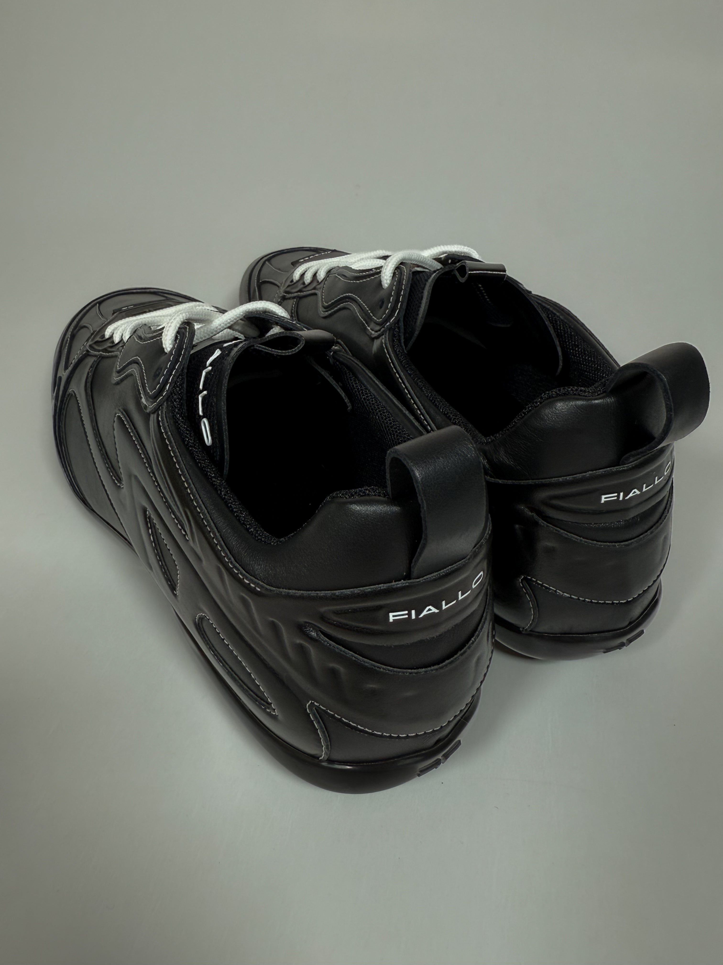 Fiallo Black Lether Sneaker with white lace back