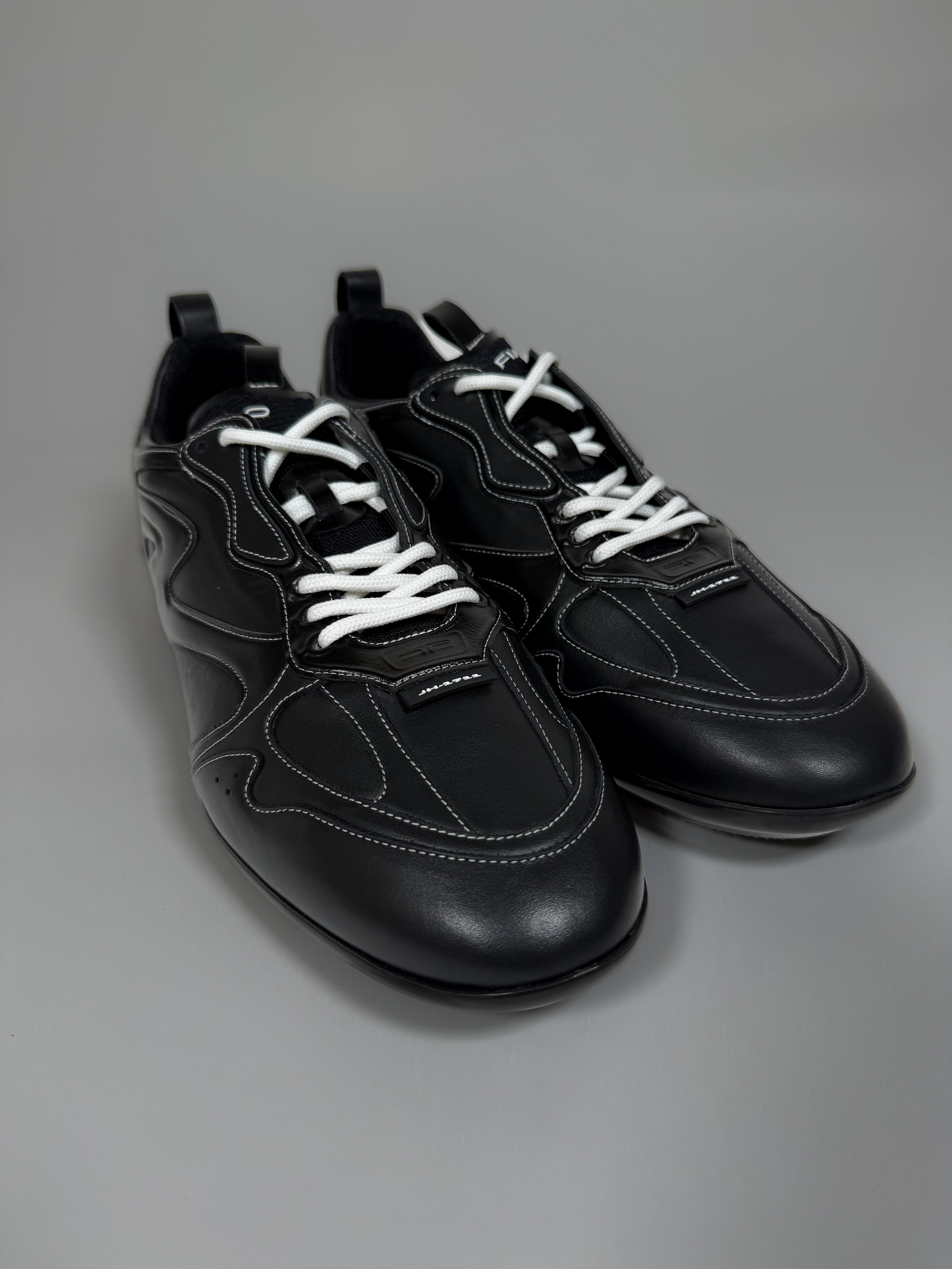 Fiallo Black Lether Sneaker with white lace front