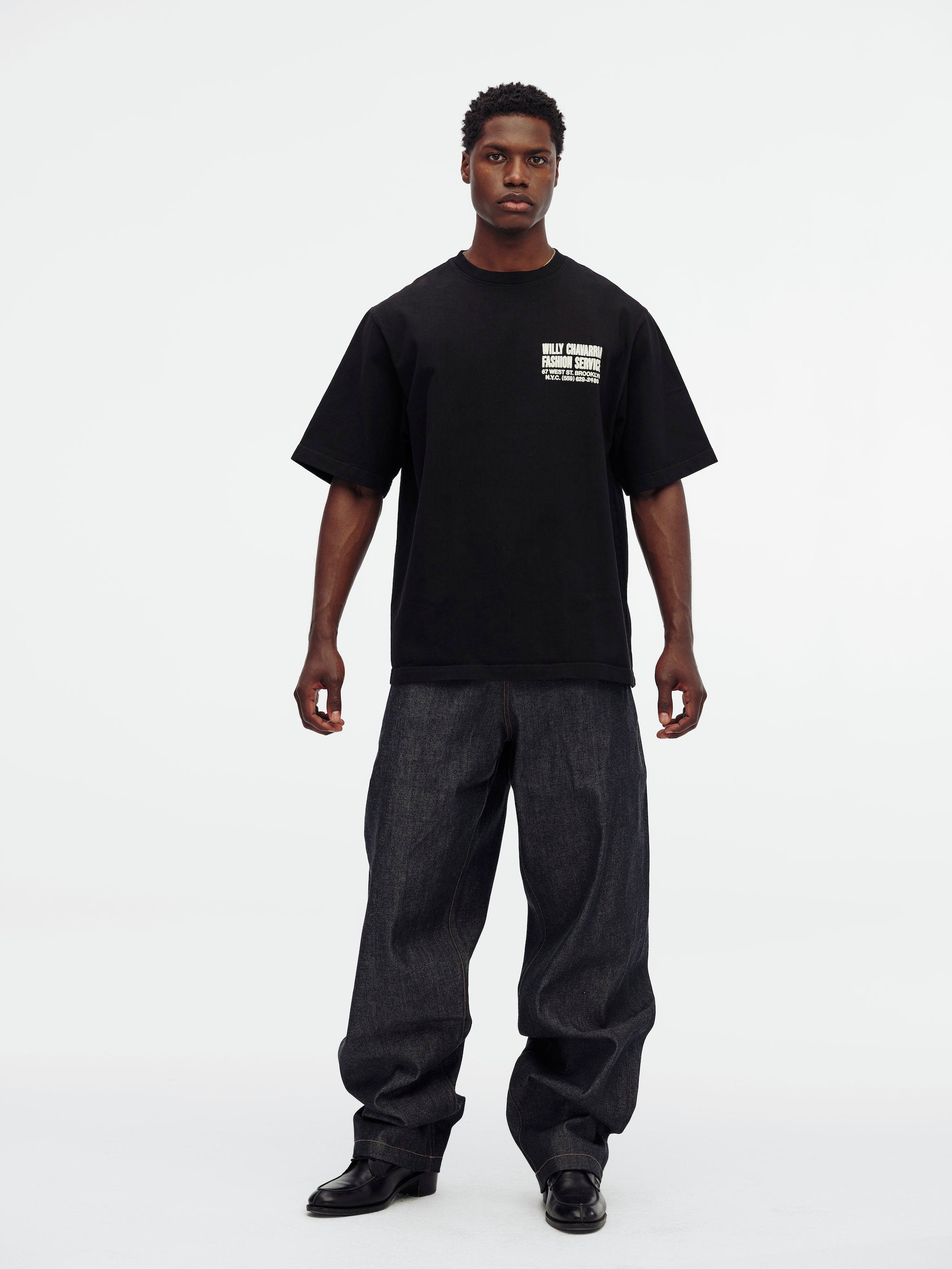 Willy Chavarria Schwarzes „Fashion Services“ Standard-T-Shirt
