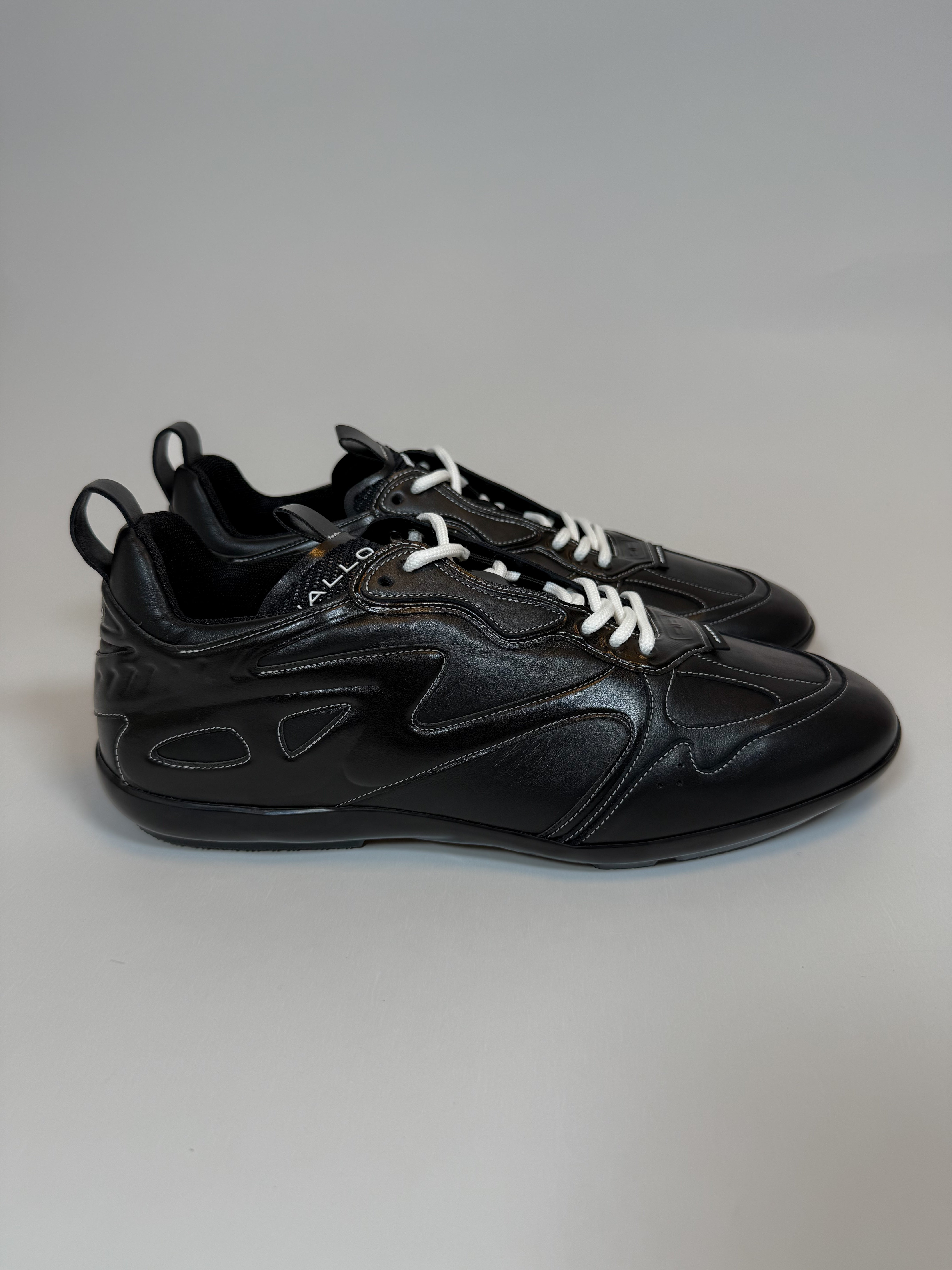 Fiallo Black Lether Sneaker with white lace Side picture