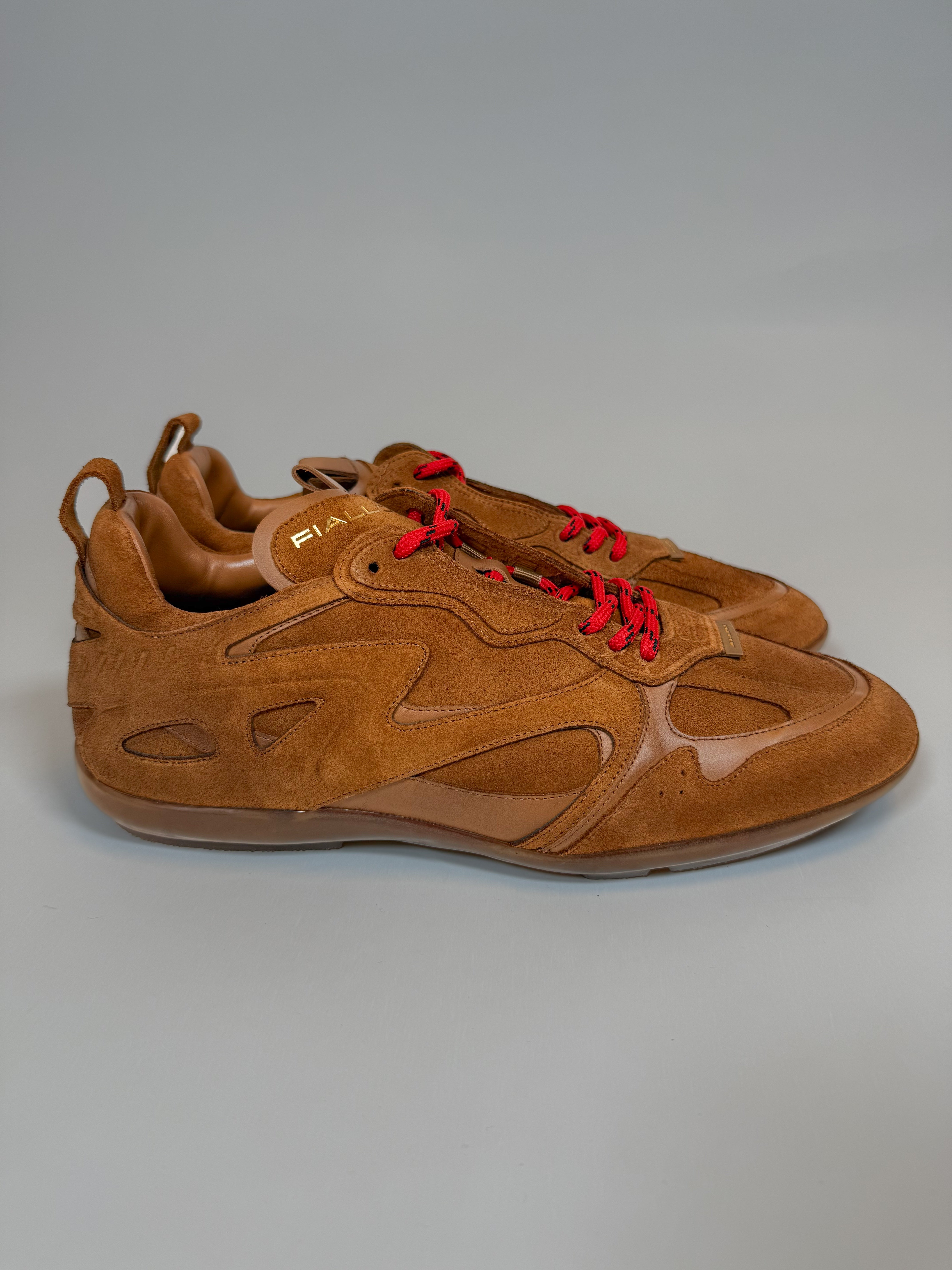 Fiallo suede car shoe, camel with red laces side