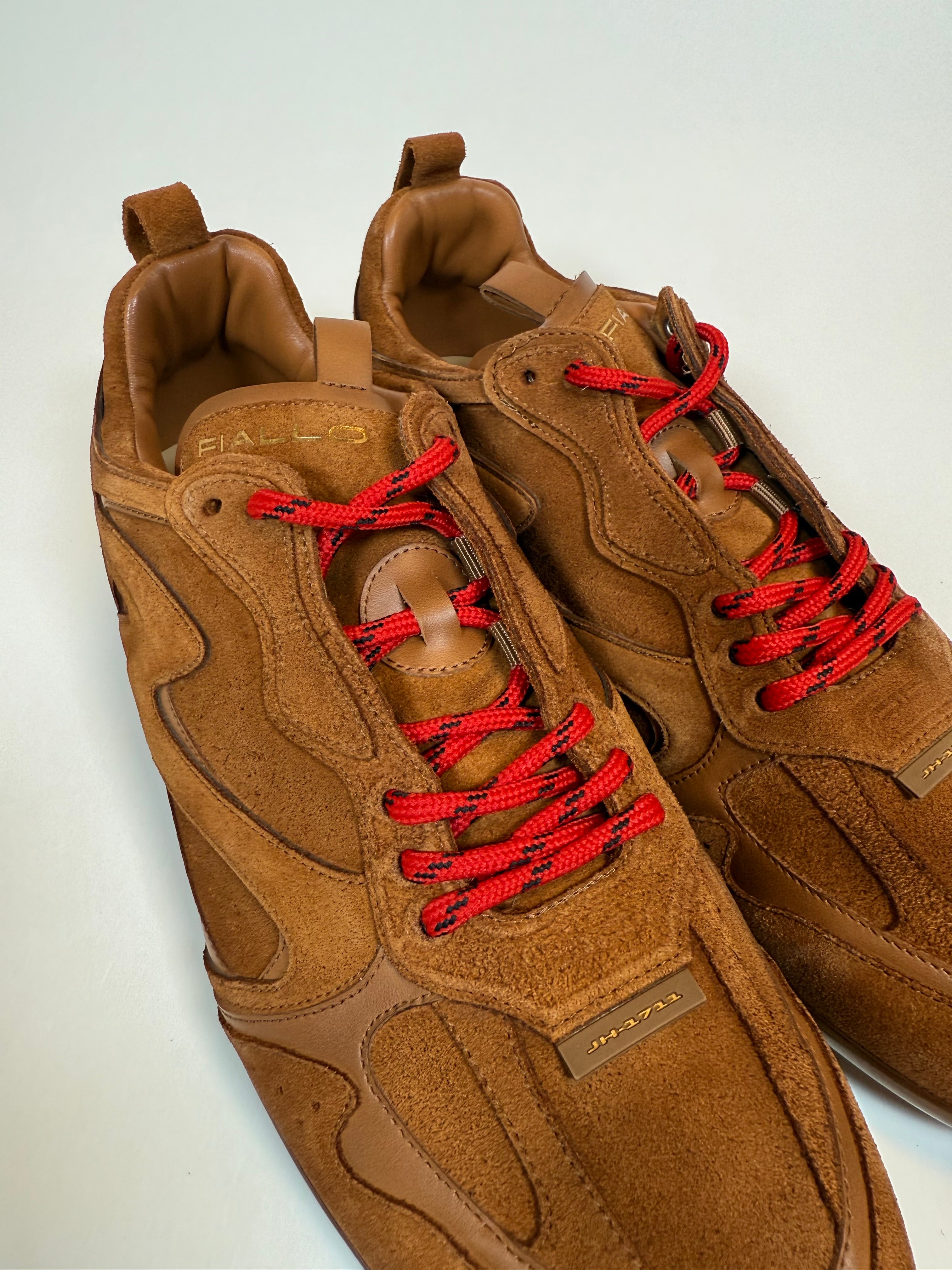 Fiallo suede car shoe, camel with red laces front top