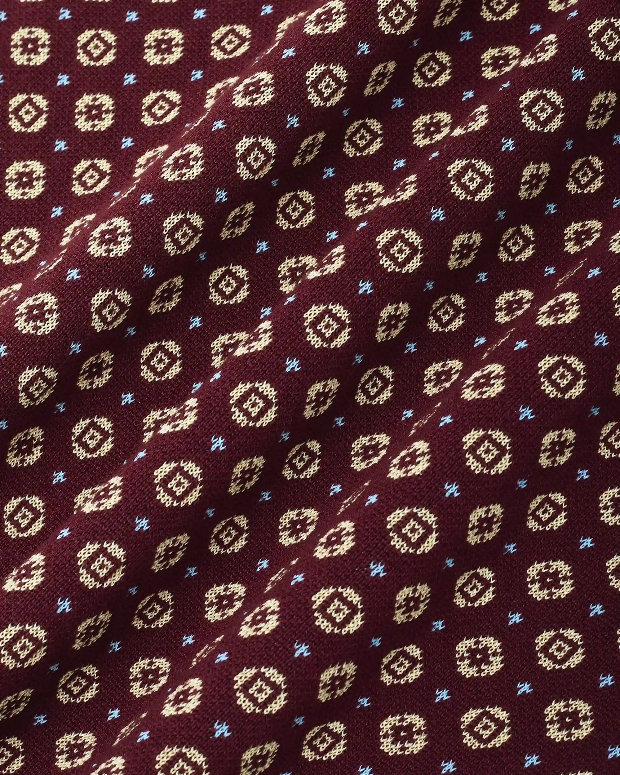 Drole de Monsieur Dunkelrotes Polohemd aus Jacquard-Strick mit Krawatte