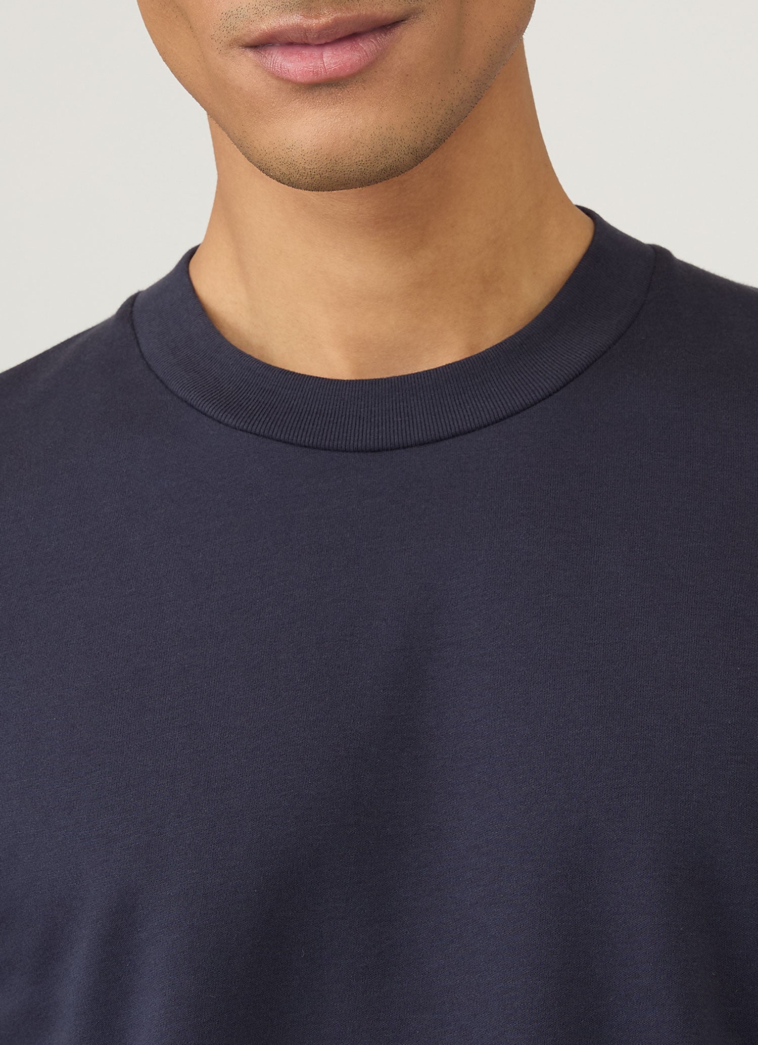 Sunspel Heavy Weight Navy T Shirt model detail